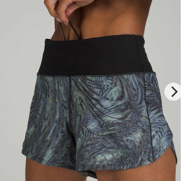 SOLD Lululemon Speed Up Mid-Rise Short 4" - Picture 3 of 6